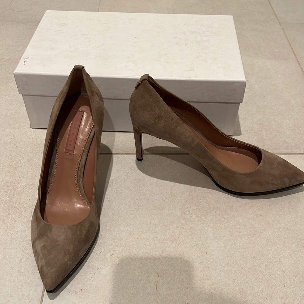 Boss suede beige pumps (size 8)